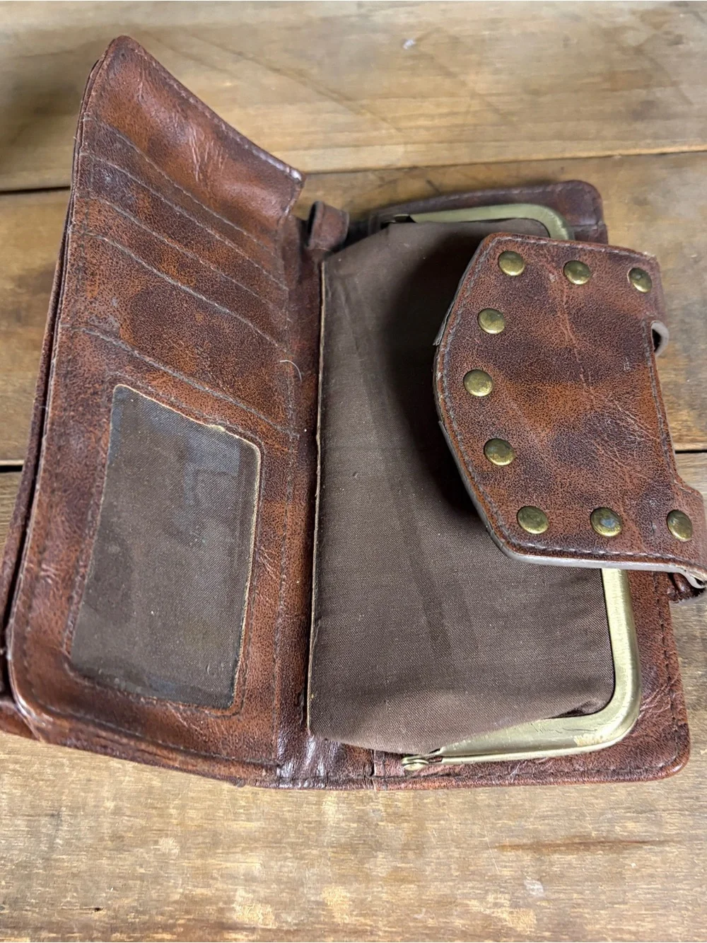 Braciano brown studded